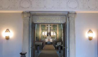 Eingang zum Kirchenschiff